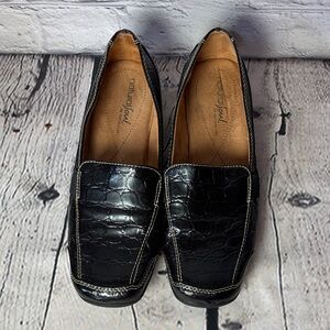 Natural Soul Black Croc-Embossed Loafers